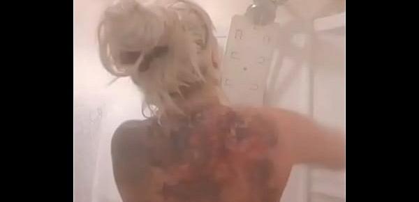  Sexy milf taking a shower on periscope